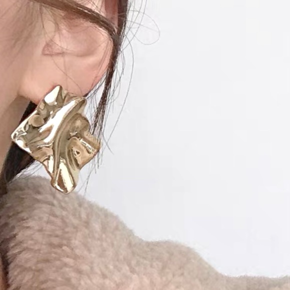 ❣️$25/3❣️ Gold Plated Wave Diamond Shaped Stud Earrings - Picture 7 of 11